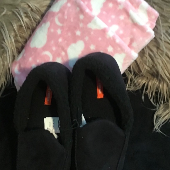 Brand new black slippers never worn - Picture 6 of 15